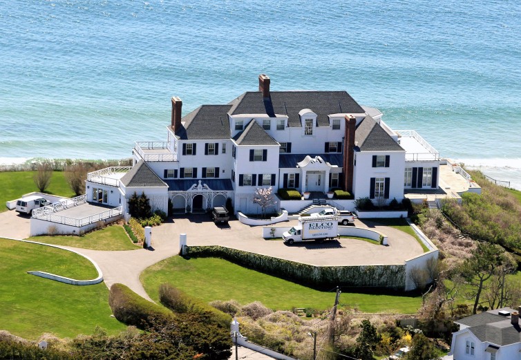 1367599443_taylor-swift-house-zoom-754x521